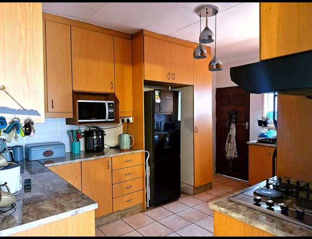 3 BEDROOM PROPERTY TO RENT IN GLEN MARAIS